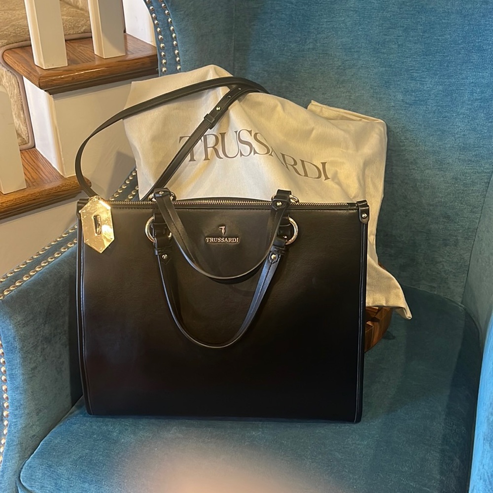Trussardi Black Leather Tote Sleek Professional Design